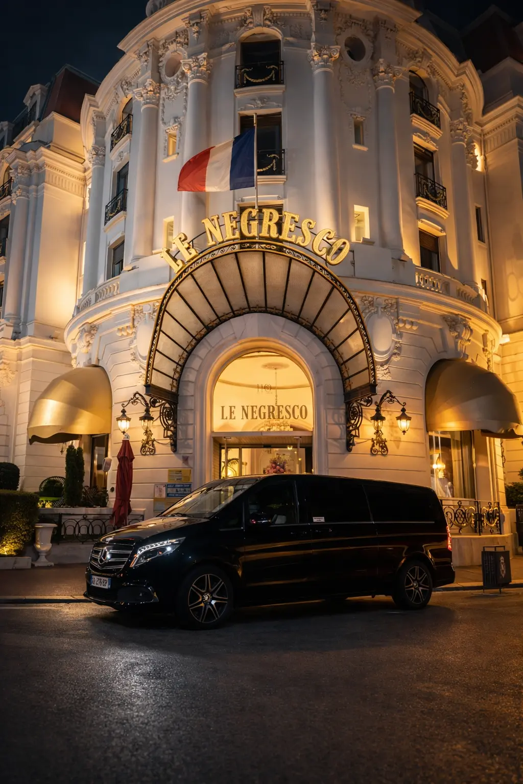 chauffeur prive nice mercedes classe v hotel negresco transfert luxe cote d azur